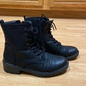 Universal Thread Black Combat Boots